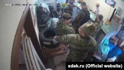 Российские военные на почте в Беларуси, скриншот