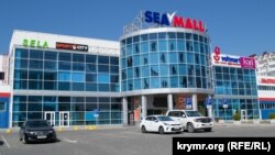 Торговый центр Sea Mall на проспекте Генерала Острякова в Севастополе не работает уже более месяца. Август 2018 года