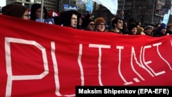 Митинг оппозиции в Москве, Россия, 10 марта 2019 года. Участники акции протестуют против законопроекта о суверенном Рунете и цензуре в Интернете.