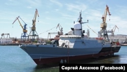 Церемония спуска на воду малого ракетного корабля проекта 22800 «Циклон» на судостроительном заводе «Залив». Керчь, июль 2020 года