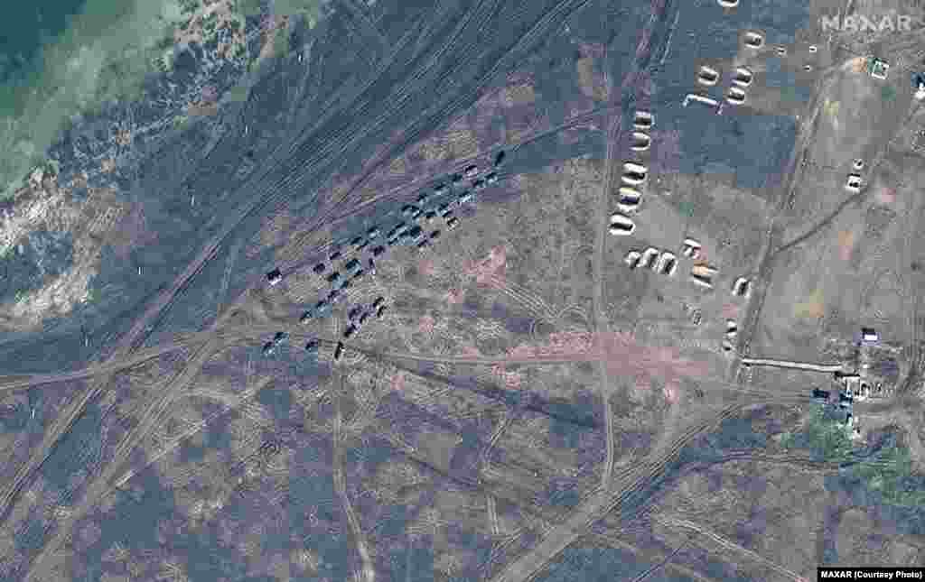 Военная техника у полигона Филатовка в Крыму 15 февраля 2022 года.&nbsp;Satellite image &copy;2022 Maxar Technologies