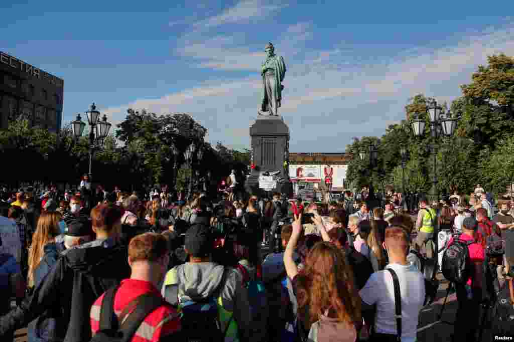 Пикет против поправок к Конституции России в центре Москвы у памятника Пушкину