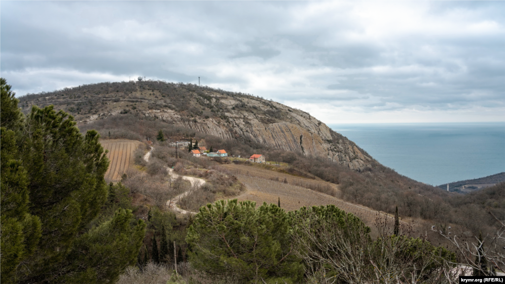 Приморская гора Кастель близ Алушты